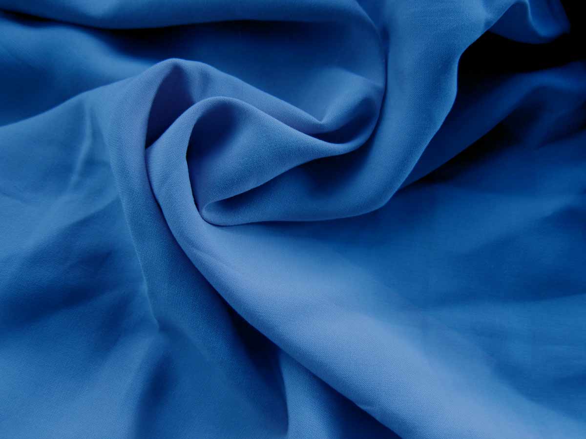 Viscose gewebt, fließend,  dunkel royalblau 100% Viscose,  ca 135-140cm breit, 105g/qm, 140g/lfm