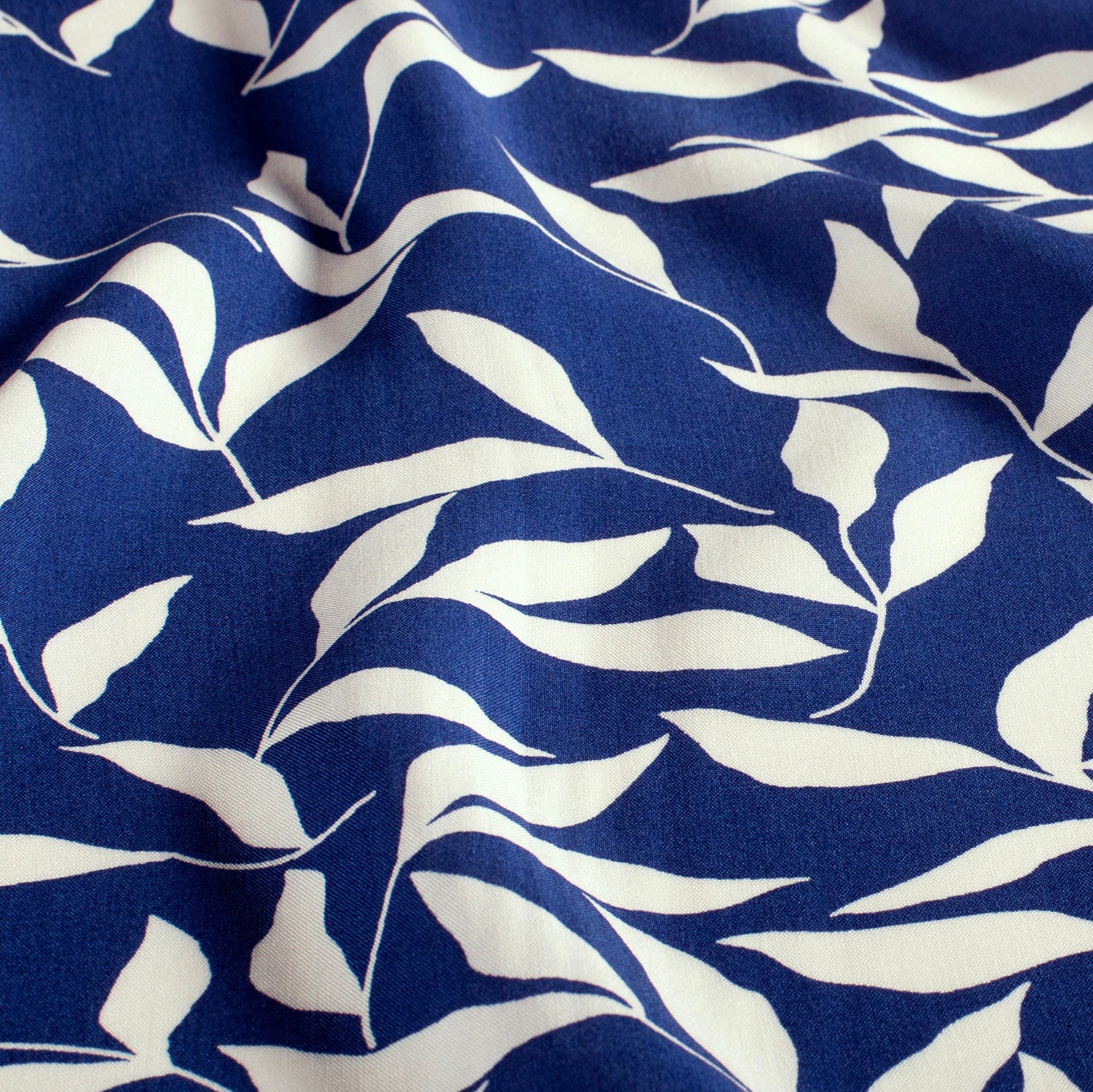 Viskose-Bambus-Gewebe fließend, royalblau, Blätter, 100% Vi, 145cm breit, 110 g/m² ökoTex zertifiziert