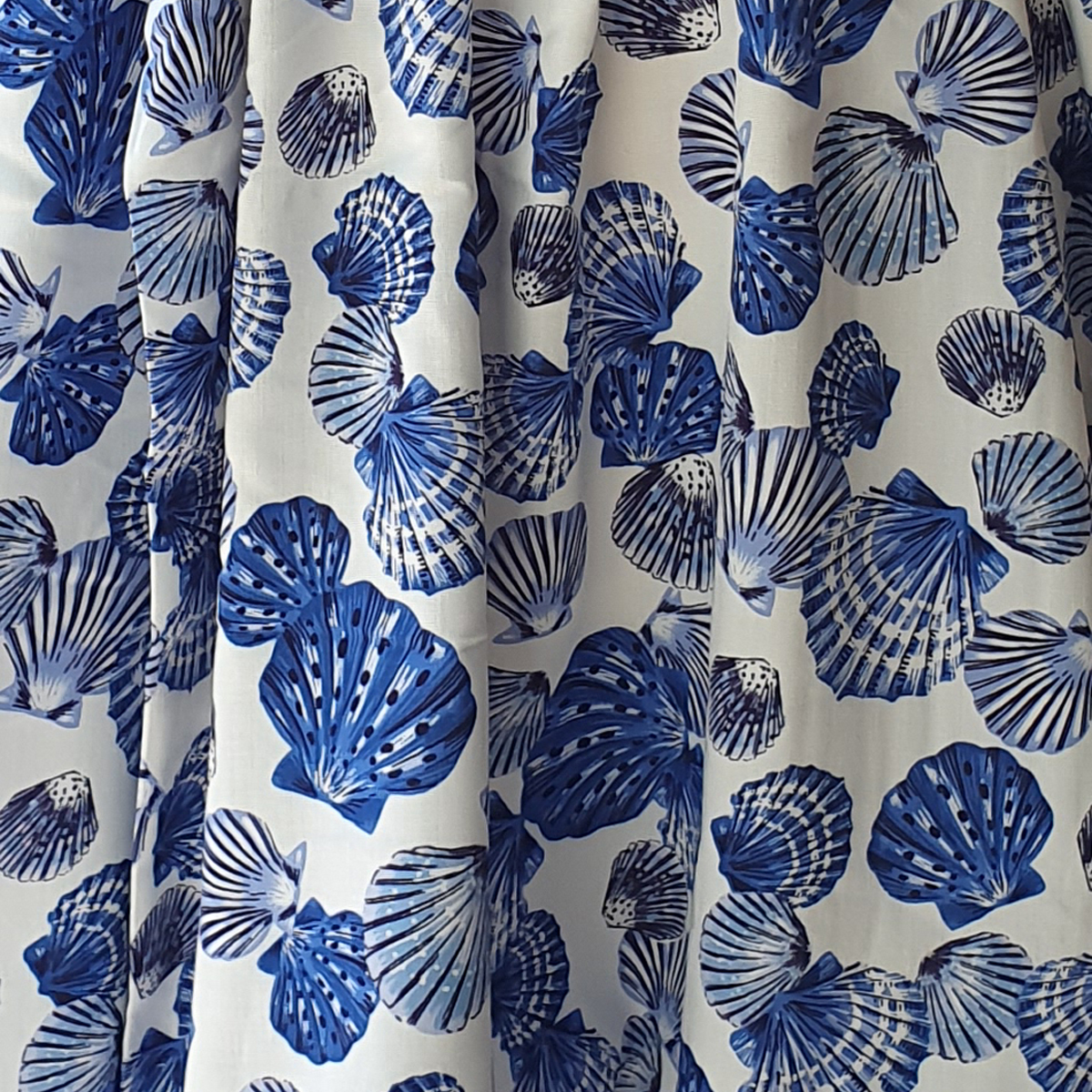 Viskose fließend, Shells, weiß/blau 100% Vi, ca.140-145cm breit, 115 g/m²