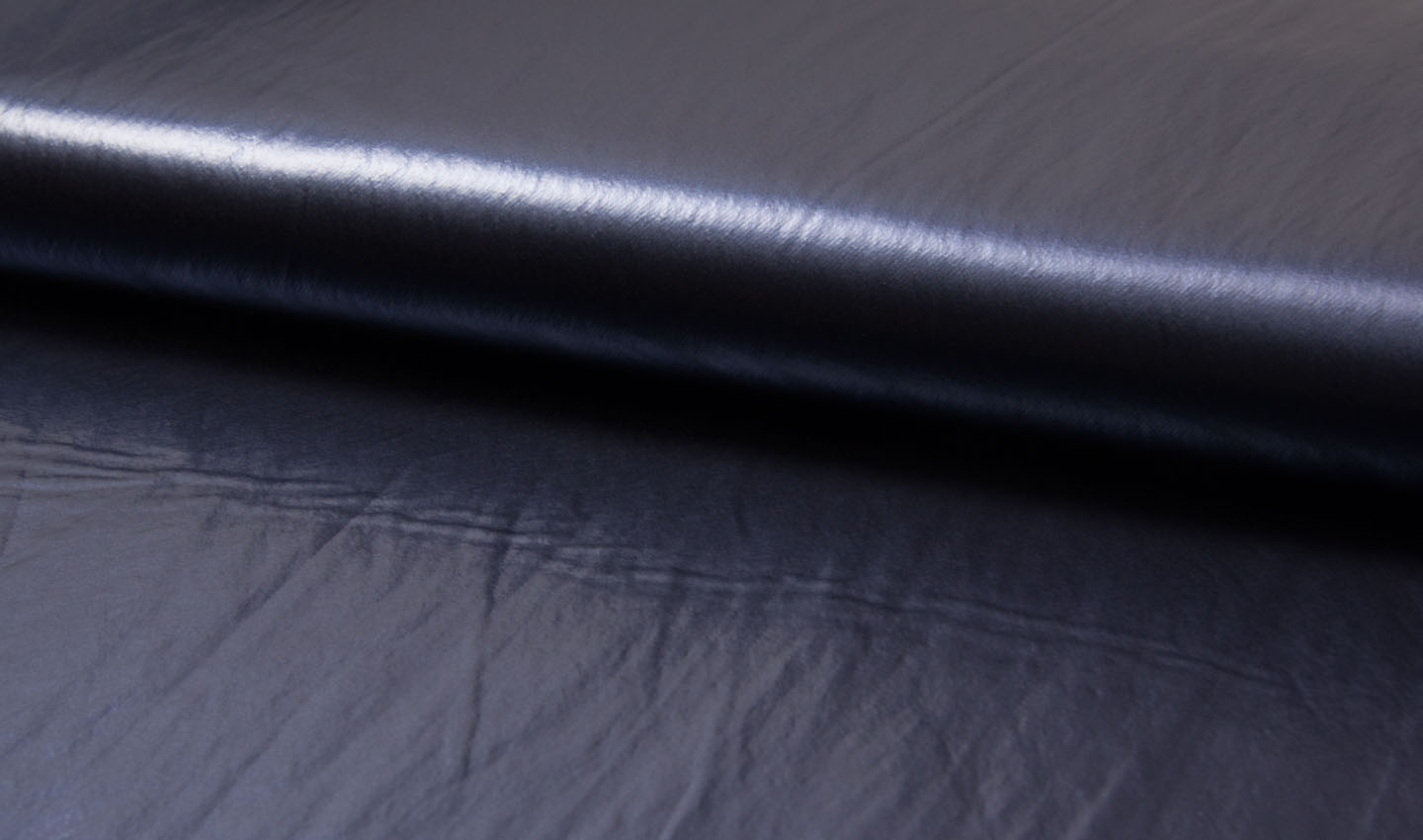 Leichter Jacken- und Mantelstoff metallic Folie, stahlblau, 55% PU, 45%VI, ca.135-140cm breit, 150g/m² 