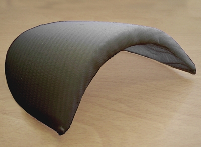 Schulterpolster Bluse mittelgroß mitteldick 13x16x1cm, schwarz, Halbmond-Form 